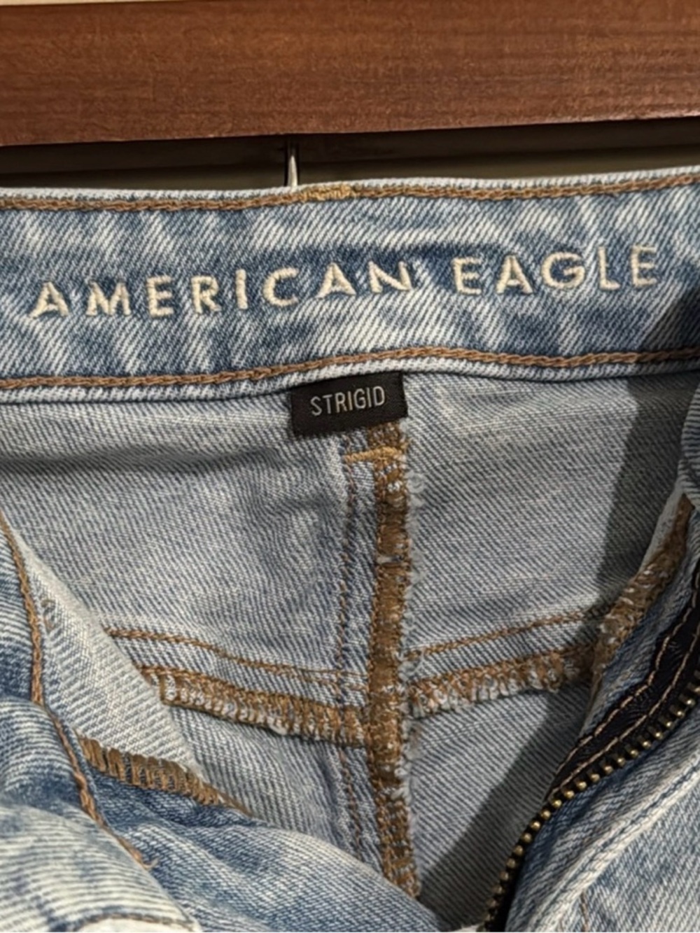 American Eagle Outfitters High Waisted Mom Jean Light Blue Denim Women's
Size 4 - Picture 4 of 8